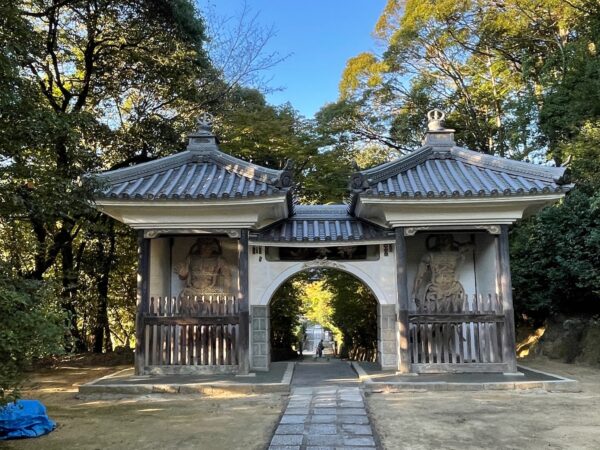 お寺の瓦葺き替え工事